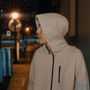 中国巨乳杂技三人组在线看
