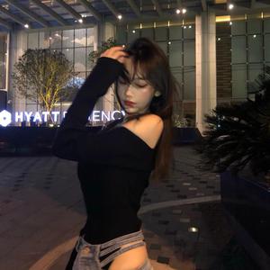 中国巨乳杂技三人组在线看
