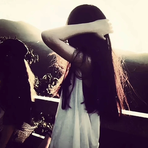 中国巨乳杂技三人组在线看
